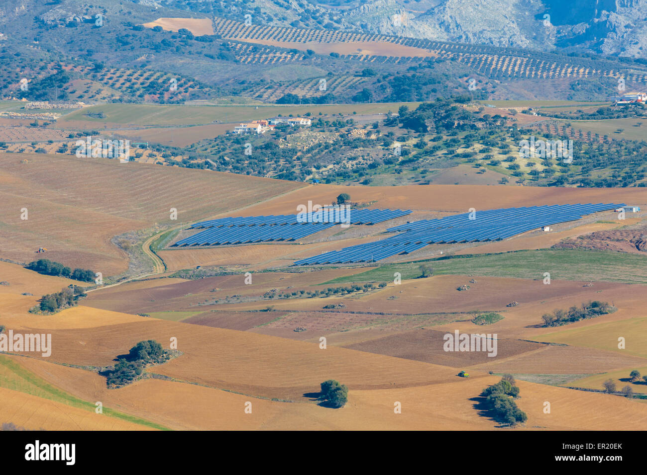 L'énergie solaire près de Colmenar, la province de Malaga, Andalousie, Espagne du sud. Banque D'Images