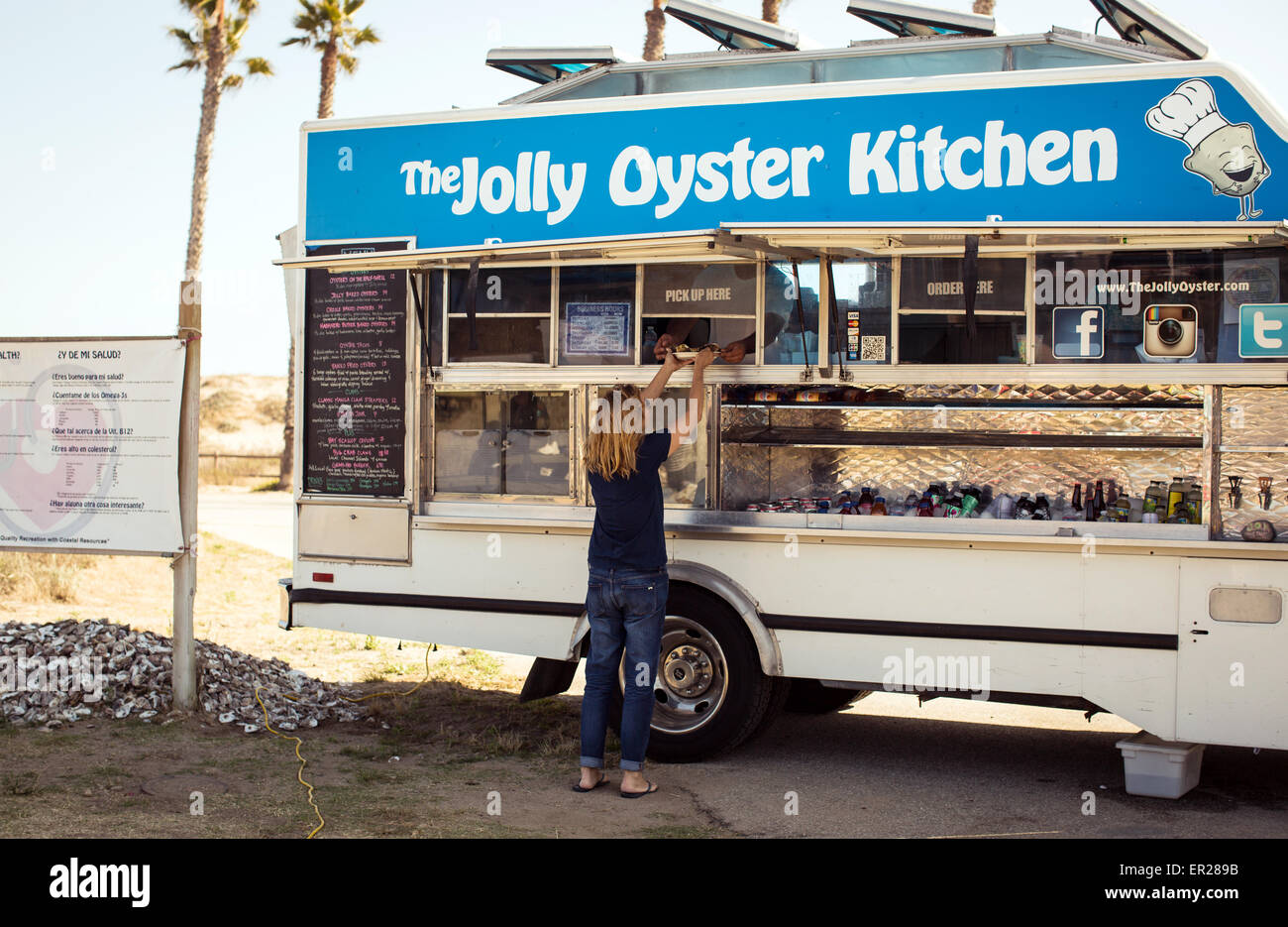 Le Jolly Oyster camion alimentaire au San Buenaventura State Beach à Ventura, Californie. Banque D'Images
