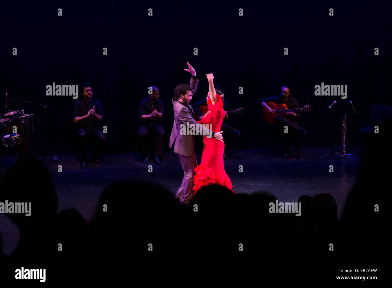 NEW YORK, NY - 23 MAI 2015 : Flamenco VIvo Carlota Santana danseurs Isaac Tovar et Eliza Llewellyn Gigantesco effectuer sur scène à Brooklyn Academy of Music Fisher Banque D'Images