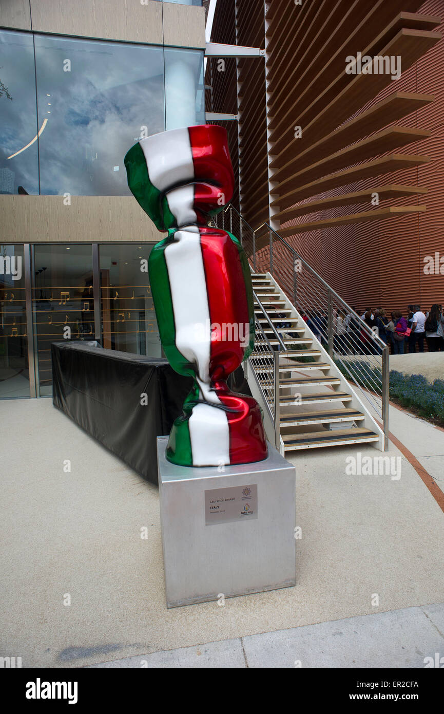 Italie, Milan, Laurence Jenkell Expo sculpture italienne, polyester, extérieur 2013 Banque D'Images