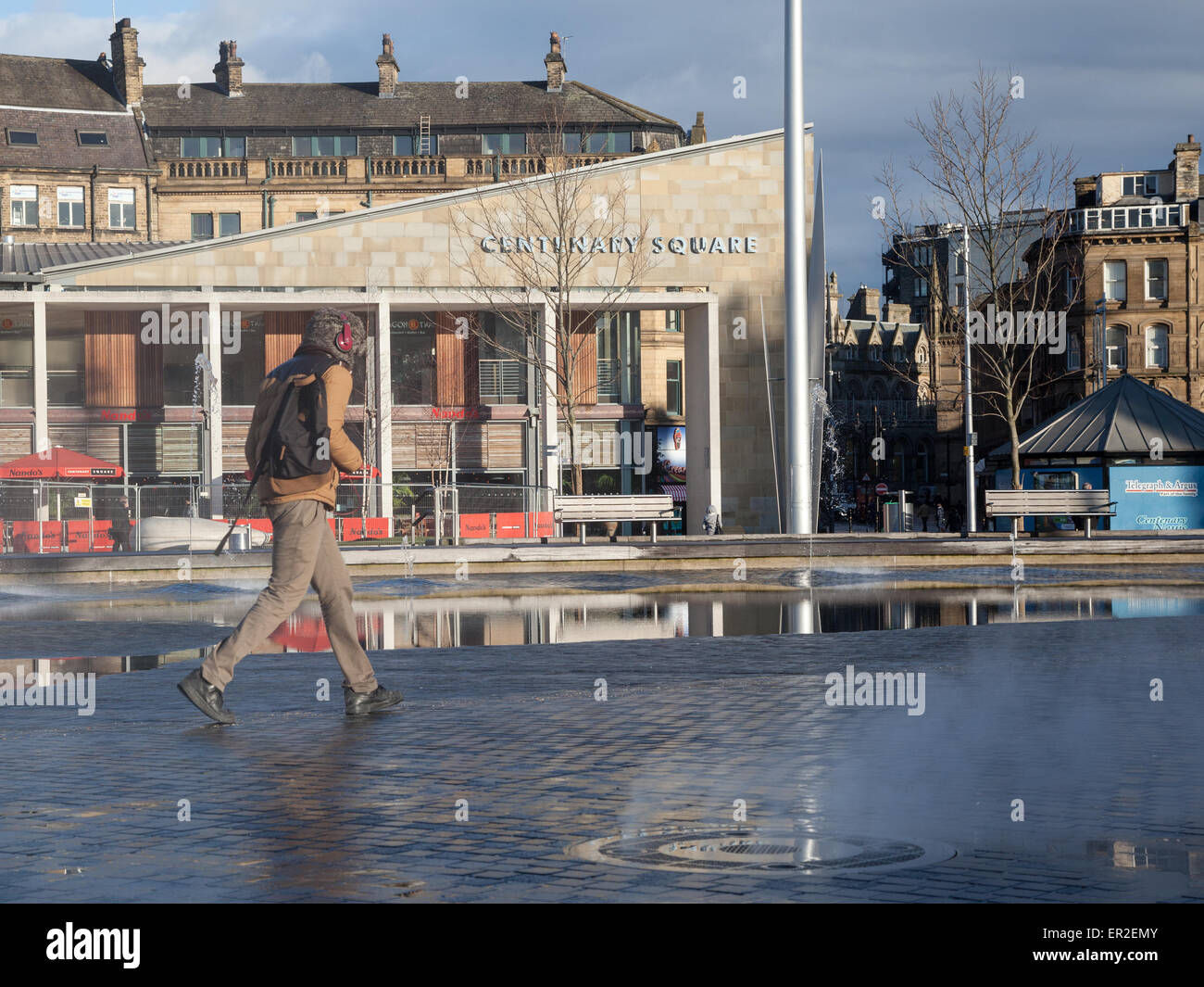 Un matin voir de Bradford City Park de la piscine miroir. Banque D'Images