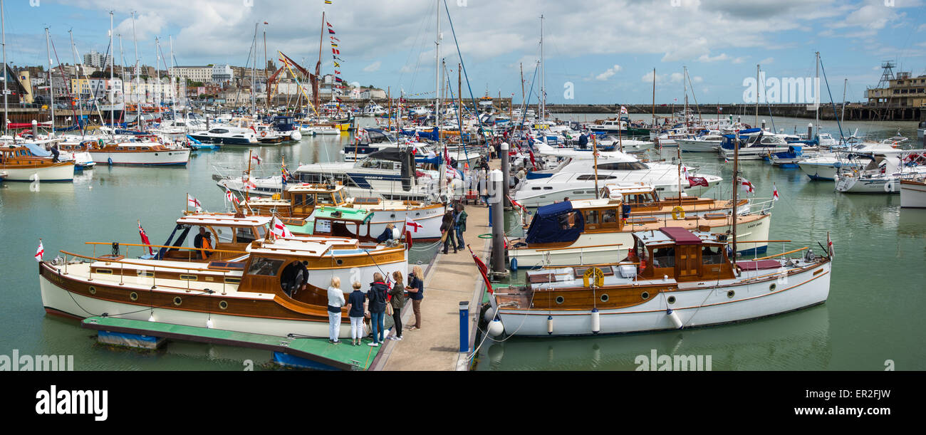 Vue panoramique de six petits navires à Ramsgate pour l'évacuation de Dunkerque 75e anniversaire Banque D'Images