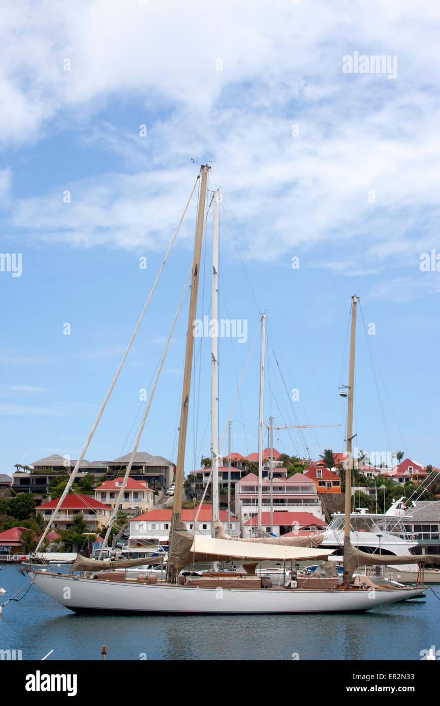 Voiliers amarrés dans le port de Gustavia, Saint Barth Banque D'Images