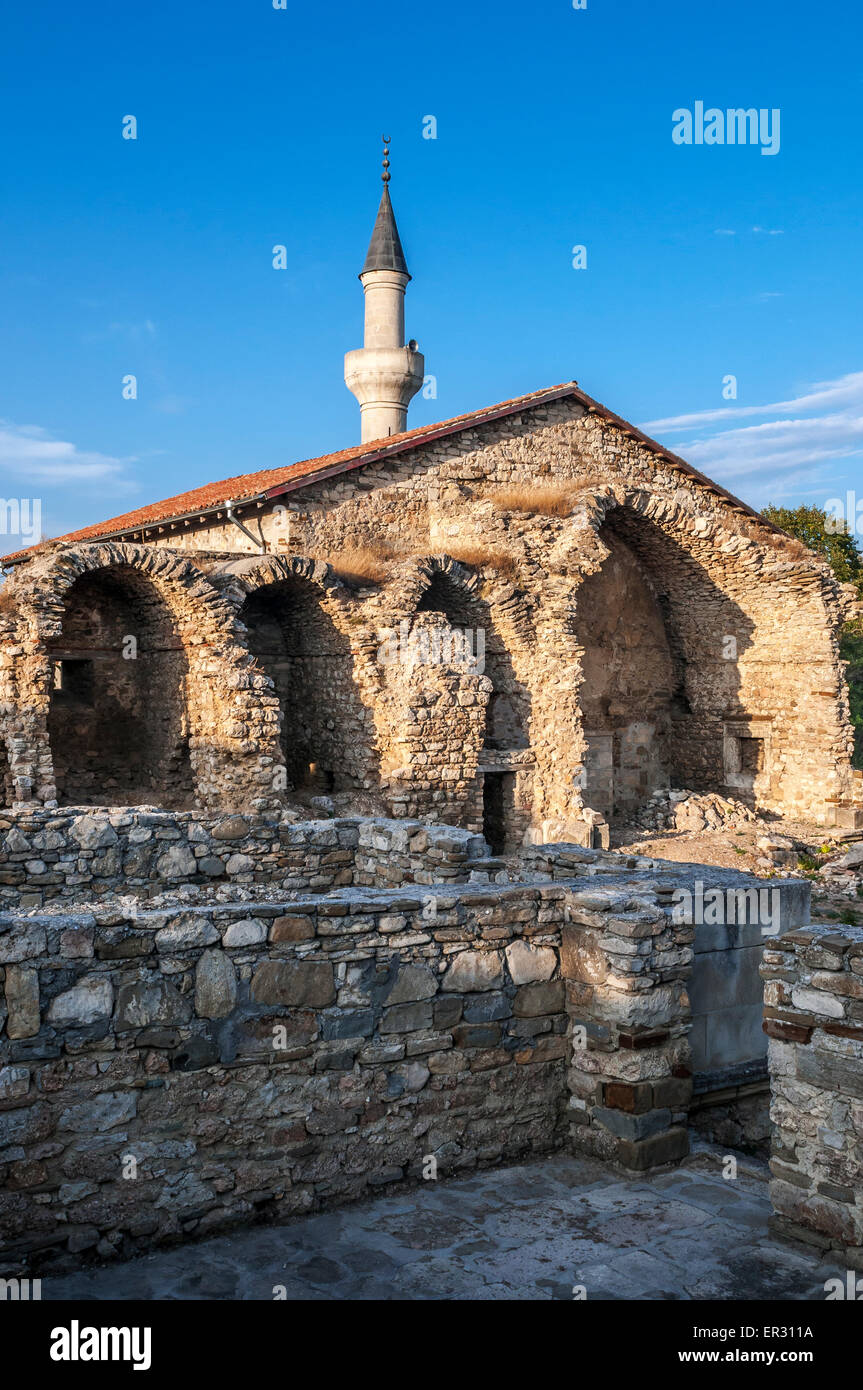 La péninsule de Crimée , la ville de Stary Krym . Khan mosquée ouzbek et les ruines d'un bâtiment adjacent à la madrassa c Banque D'Images