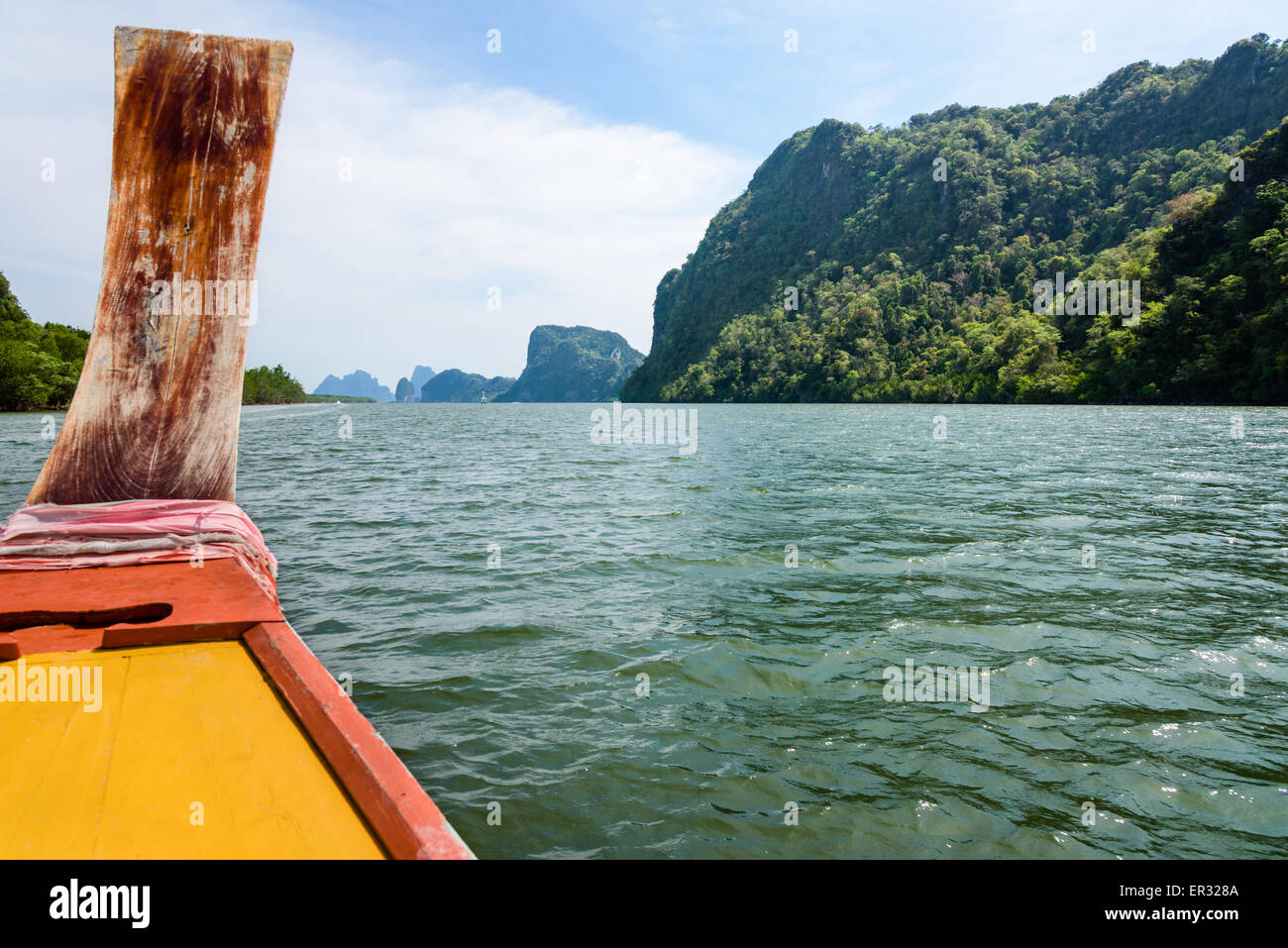 Proue du bateau "long tail" est un voyage en mer dans la baie de Phang Nga ou Parc National Ao Phang Nga, Thaïlande Banque D'Images