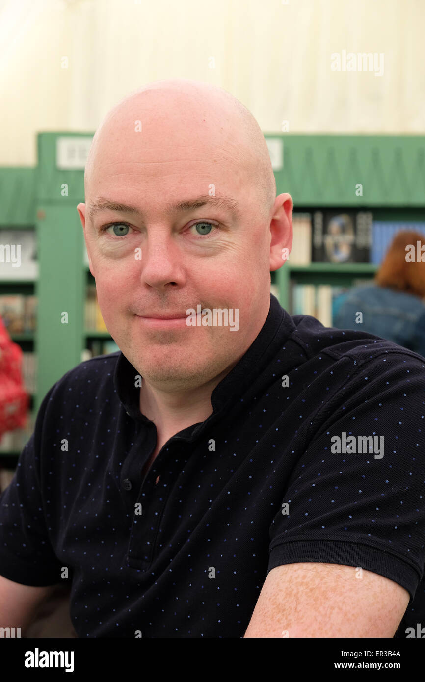 Hay Festival, Powys, Wales - Mai 2015 - L'auteur John Boyne au Hay Festival 2015 ont donné une conférence pour les jeunes lecteurs sur son 2008 best seller le garçon dans le bar rayé pyjama et son dernier livre Restez où vous êtes, puis repartent. Banque D'Images