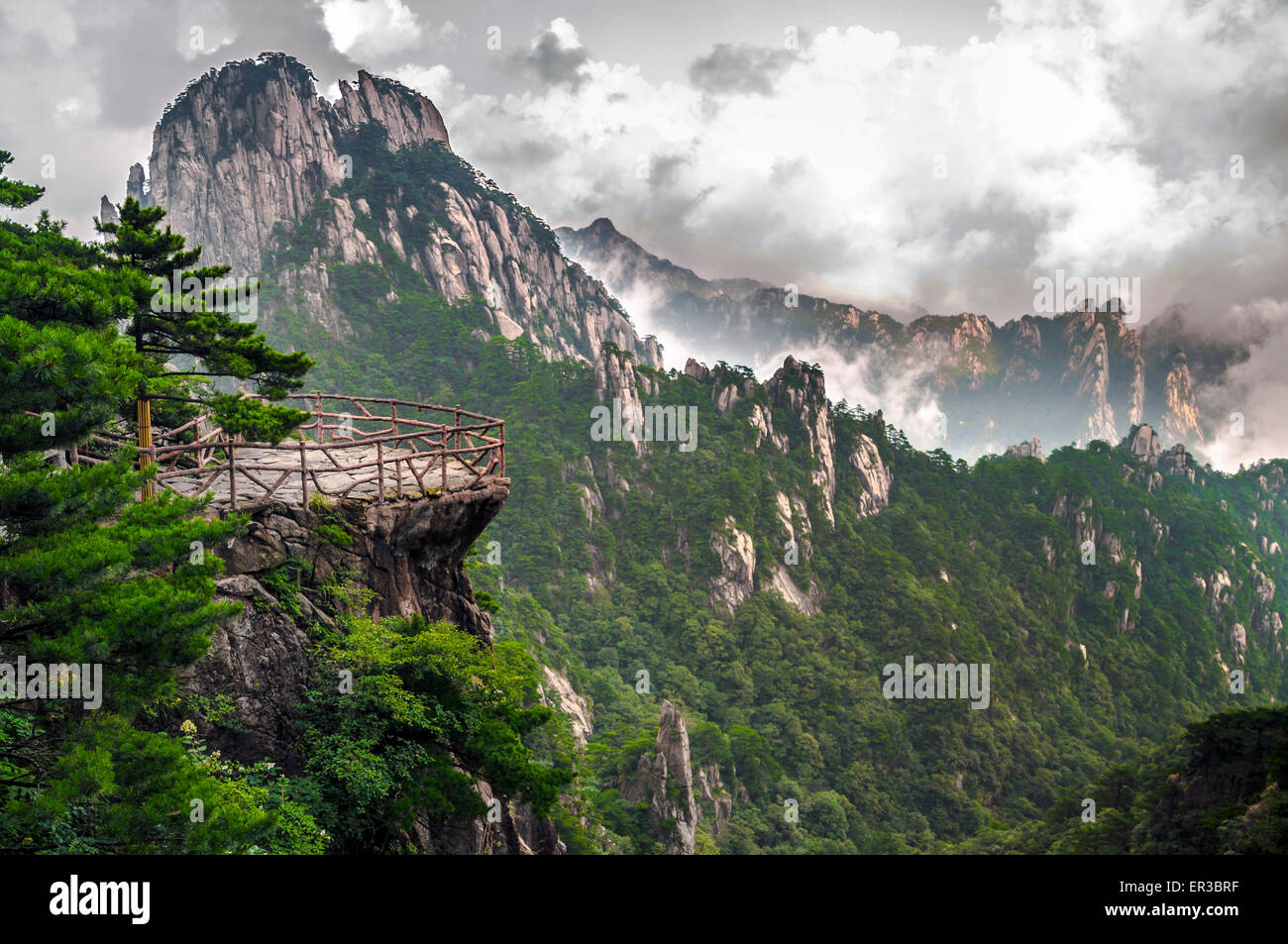 Plate-forme d'observation, les montagnes jaunes (Huangshan), Chine Banque D'Images