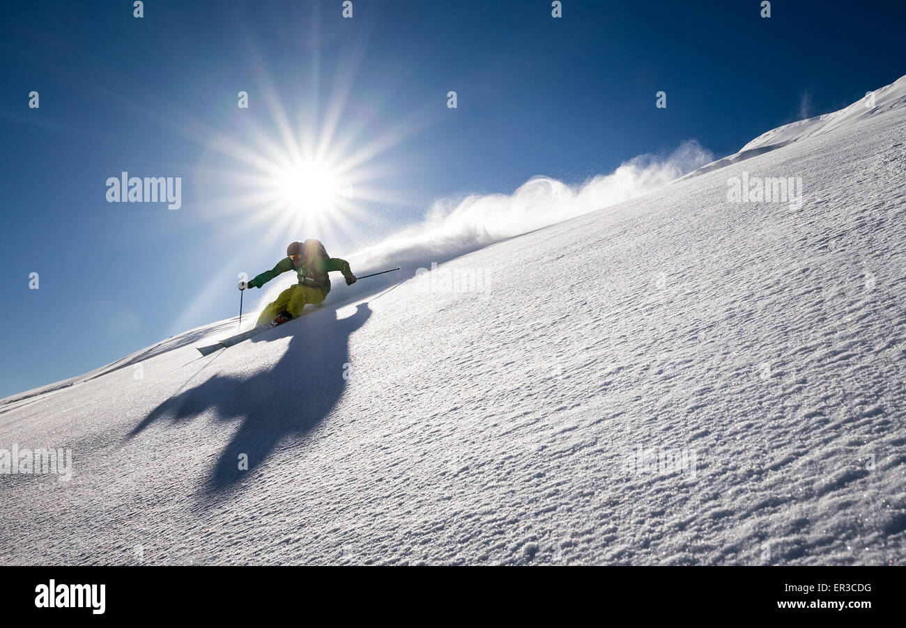 Homme ski poudreuse, Gastein, Salzbourg, Autriche Banque D'Images