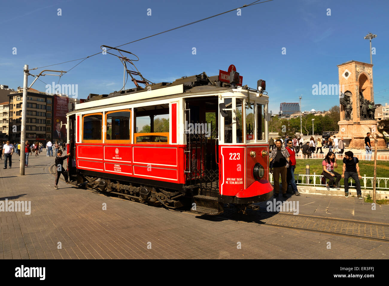 Ancien Tramway antique à la place Taksim, Istanbul, Turquie Banque D'Images