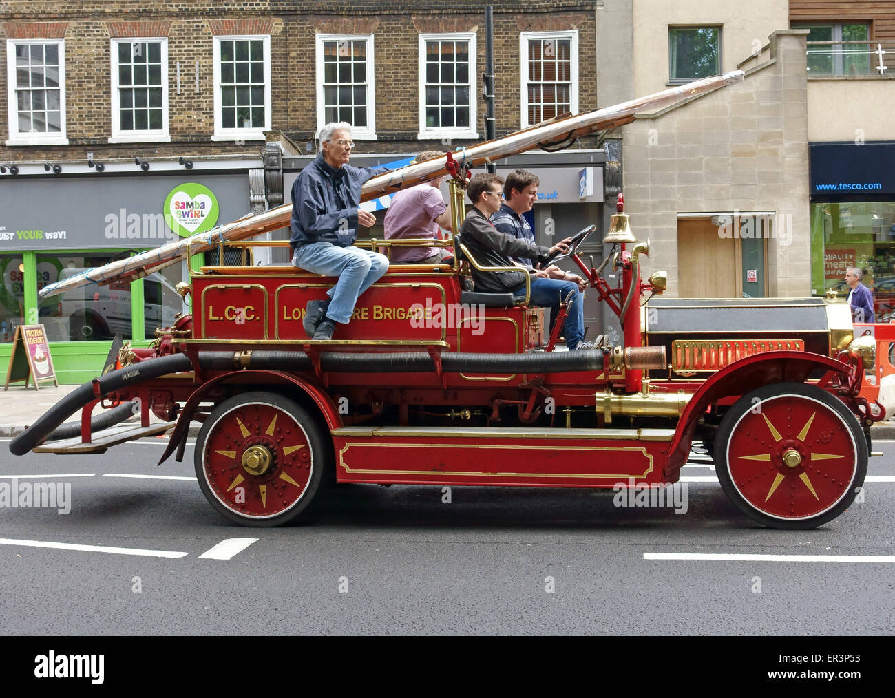 Vintage fire engine sur la route de Londres Banque D'Images