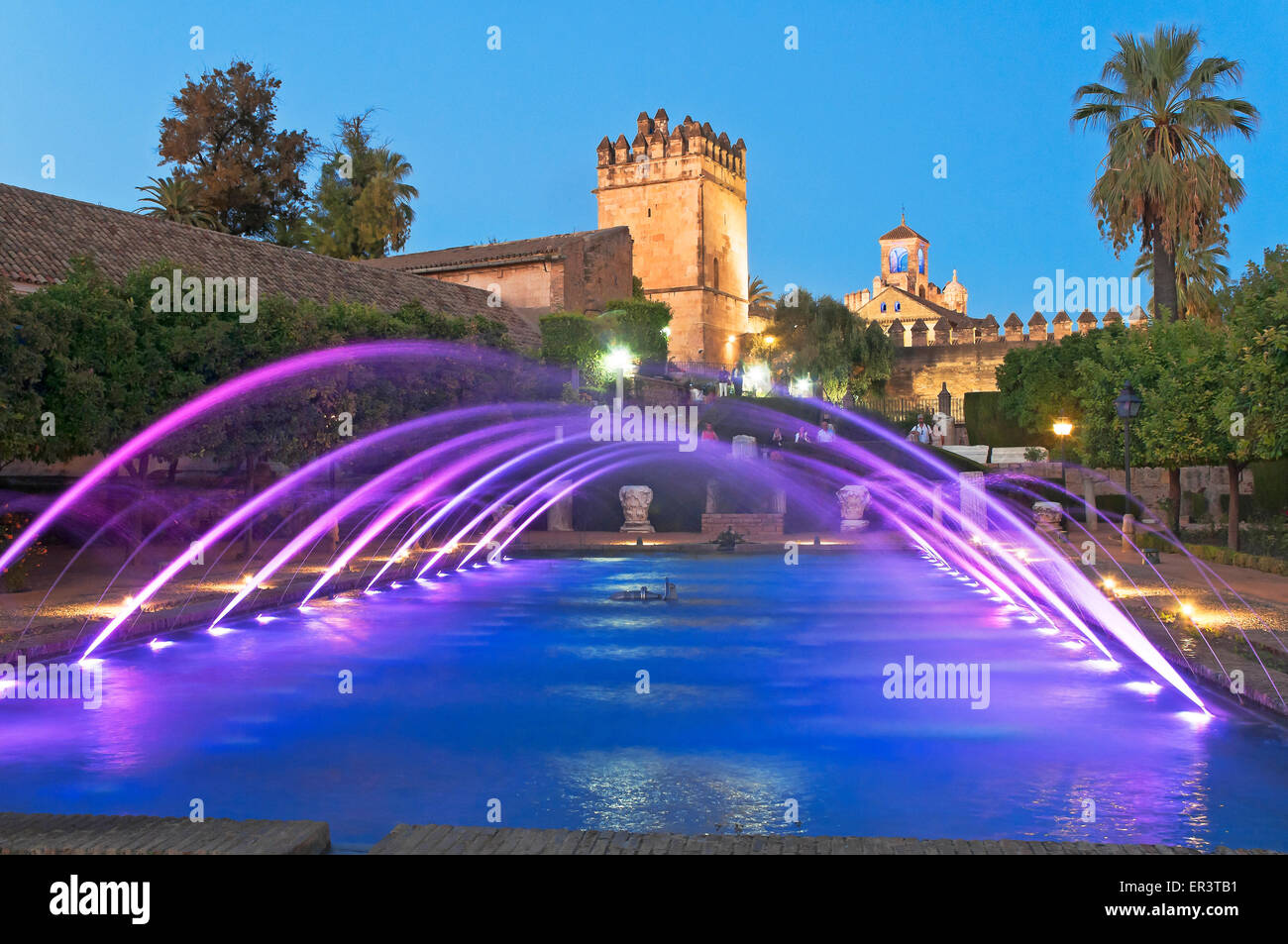 Alcazar de los Reyes Cristianos, étangs et jardins au crépuscule, Cordoue, Andalousie, Espagne, Europe Banque D'Images