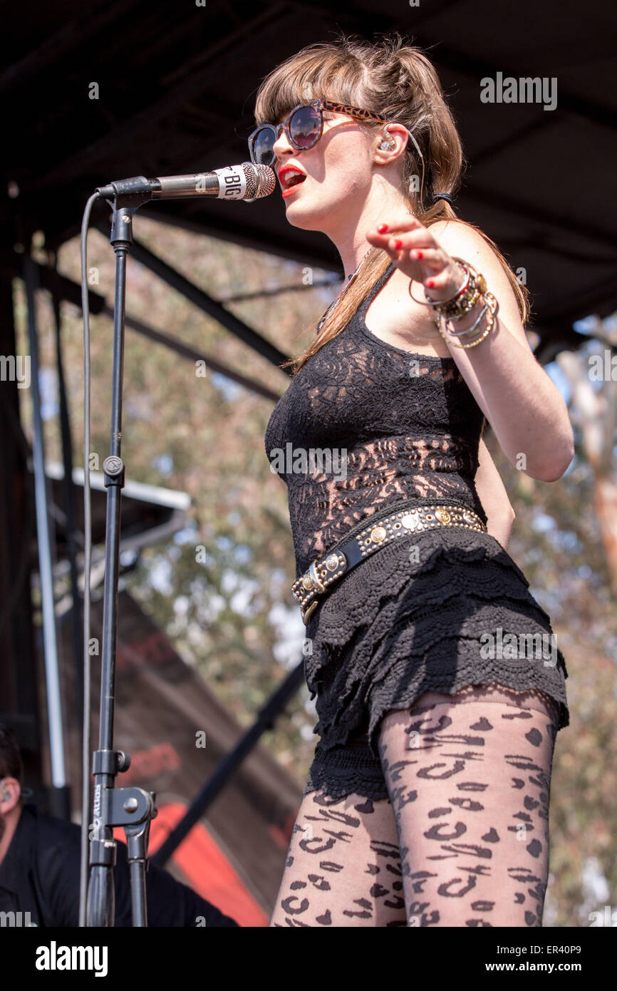 Irvine, Californie, USA. 16 mai, 2015. Singer LIZY RYAN du Big Data effectue en direct durant le Weenie Roast KROQ Y Fiesta à Irvine Meadows Amphitheater à Irvine, Californie © Daniel DeSlover/ZUMA/Alamy Fil Live News Banque D'Images