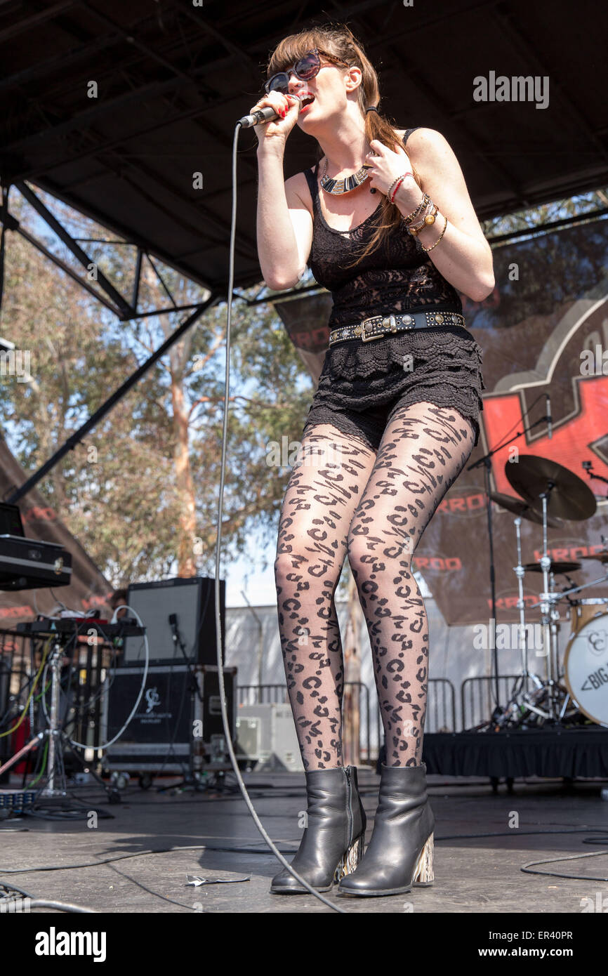 Irvine, Californie, USA. 16 mai, 2015. Singer LIZY RYAN du Big Data effectue en direct durant le Weenie Roast KROQ Y Fiesta à Irvine Meadows Amphitheater à Irvine, Californie © Daniel DeSlover/ZUMA/Alamy Fil Live News Banque D'Images
