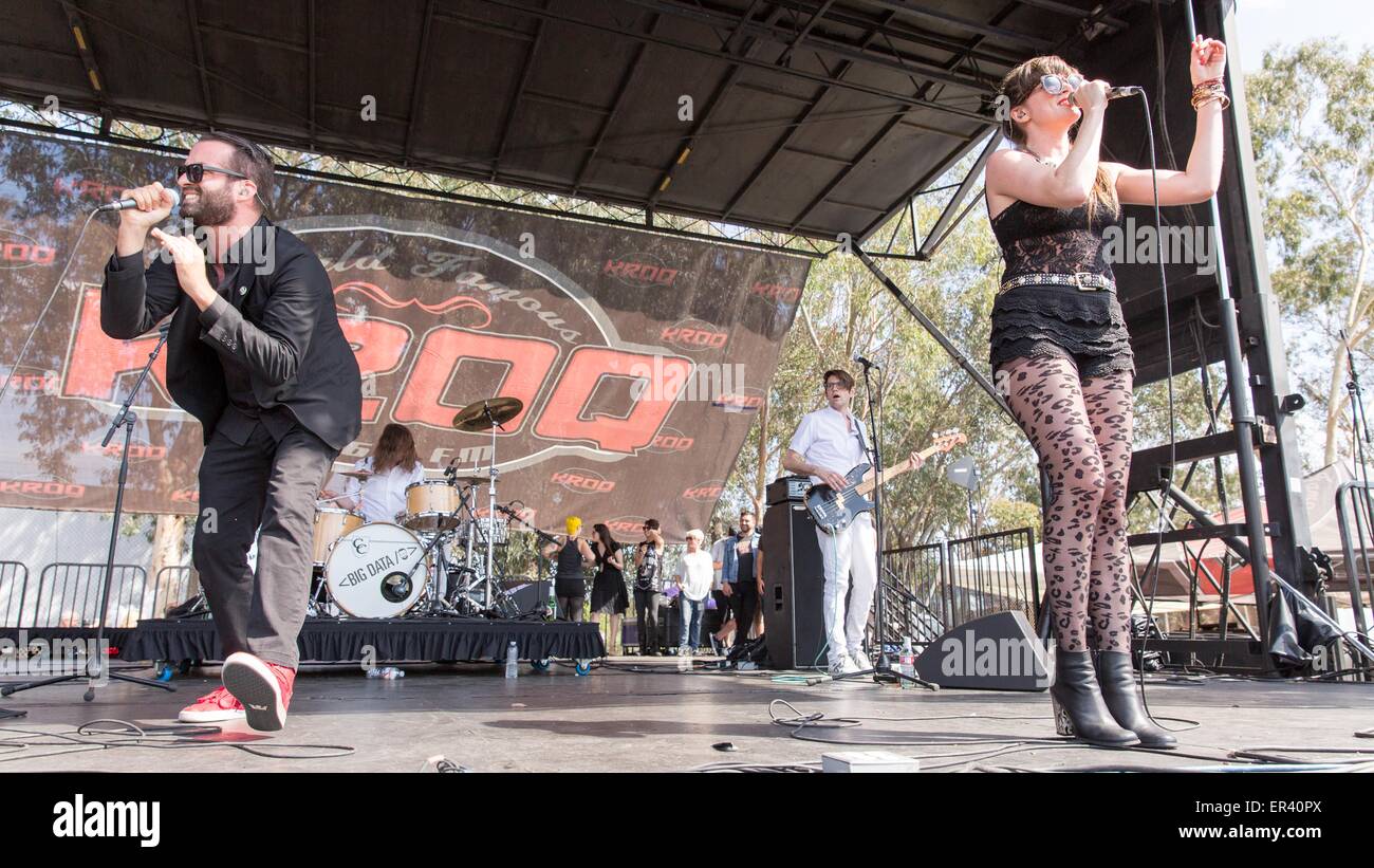 Irvine, Californie, USA. 16 mai, 2015. ALAN WILKIS (L) et l'OFFICE DE RYAN du Big Data en concert au cours de la Fiesta Y KROQ Weenie Roast à Irvine Meadows Amphitheater à Irvine, Californie © Daniel DeSlover/ZUMA/Alamy Fil Live News Banque D'Images