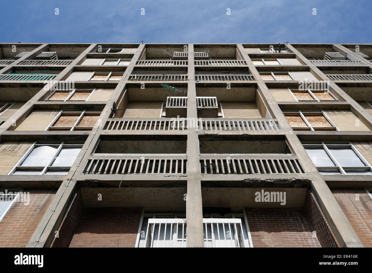 Park Hill appartements, logement social et classé bâtiment à Sheffield, Angleterre, maintenant tous vides. Banque D'Images