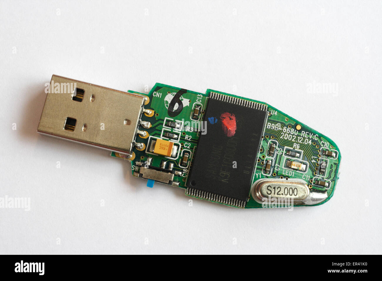 Intérieur de la clé USB montrant les composants et le périphérique de stockage de données de carte de circuit imprimé Banque D'Images