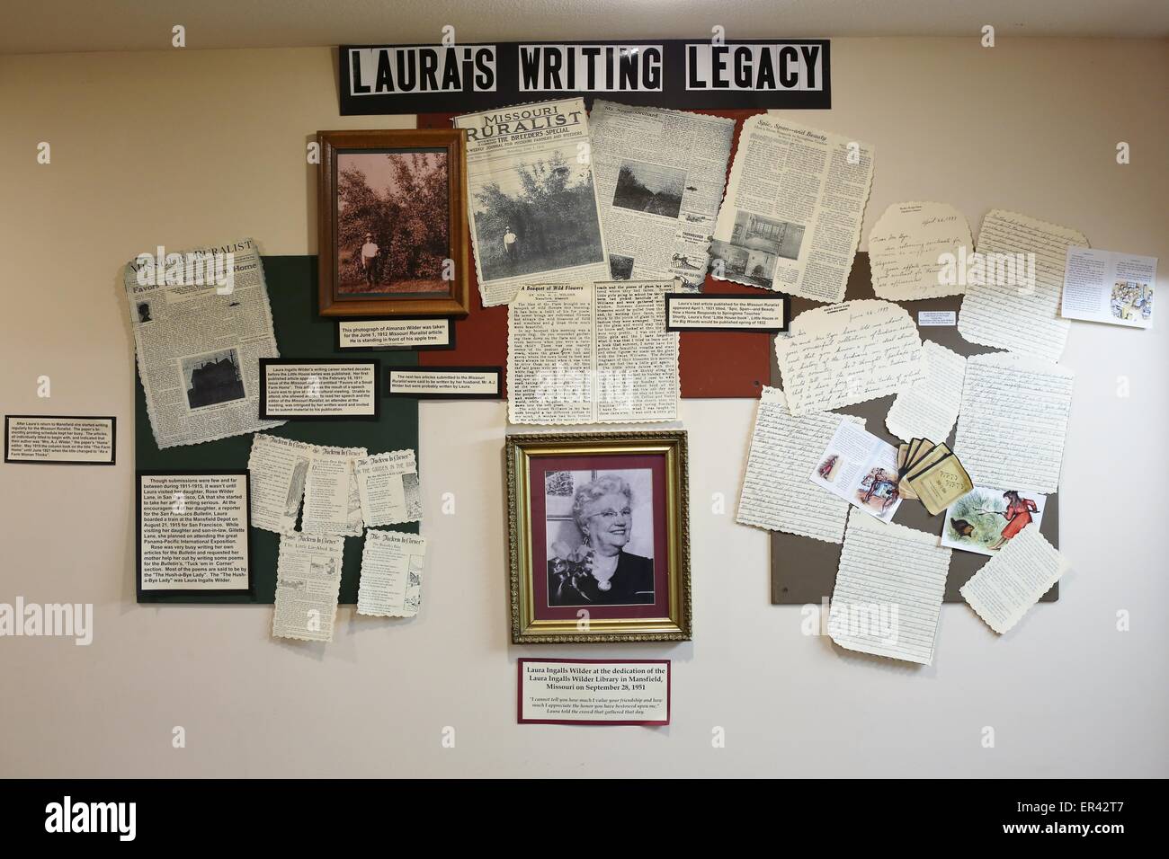 Un mur écran contenant des lettres et des articles d'actualité à la Laura Ingalls Wilder museum de Walnut Grove, dans le Minnesota. Banque D'Images