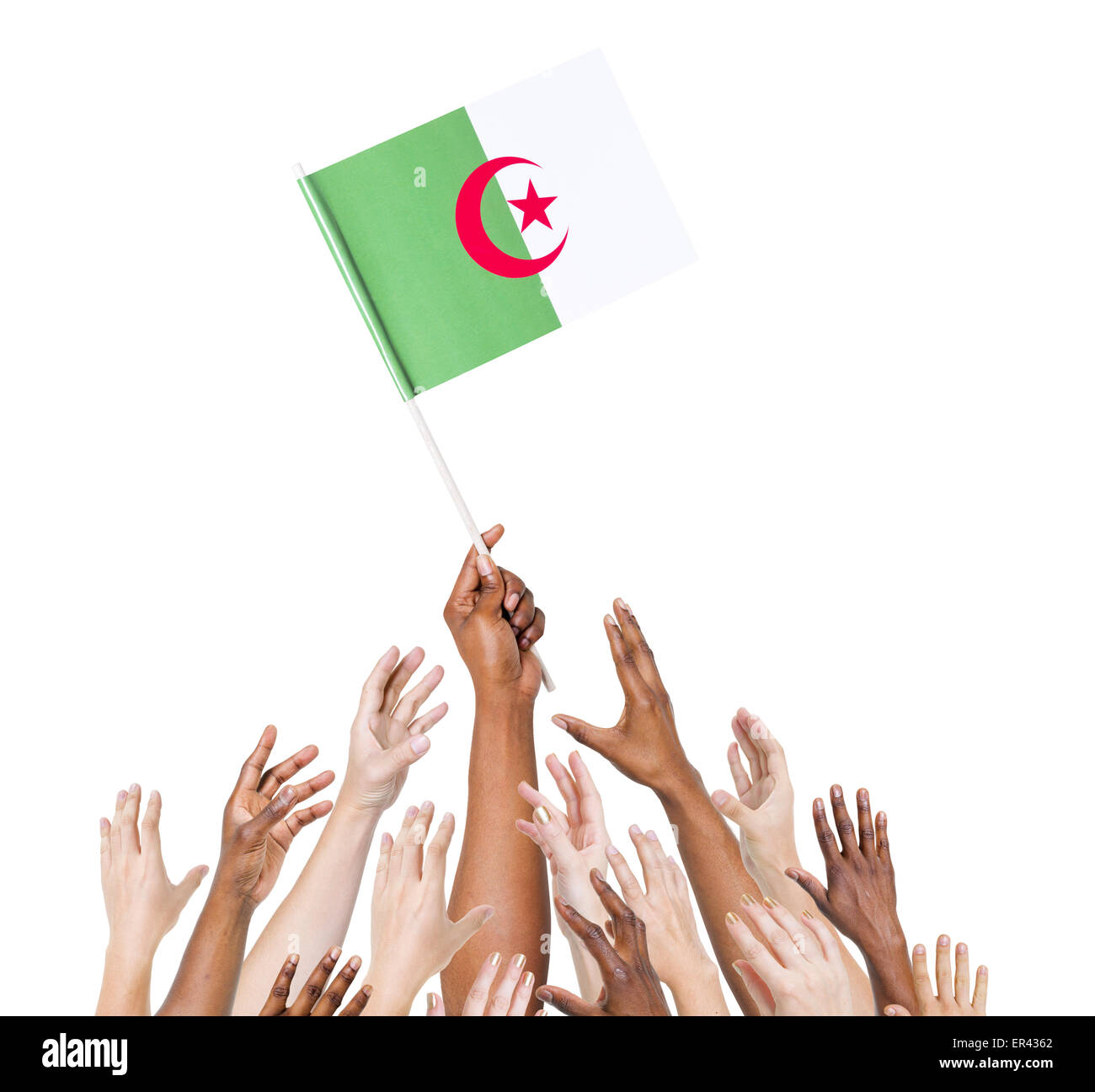 Groupe de personnes pour atteindre le drapeau algérien. Banque D'Images