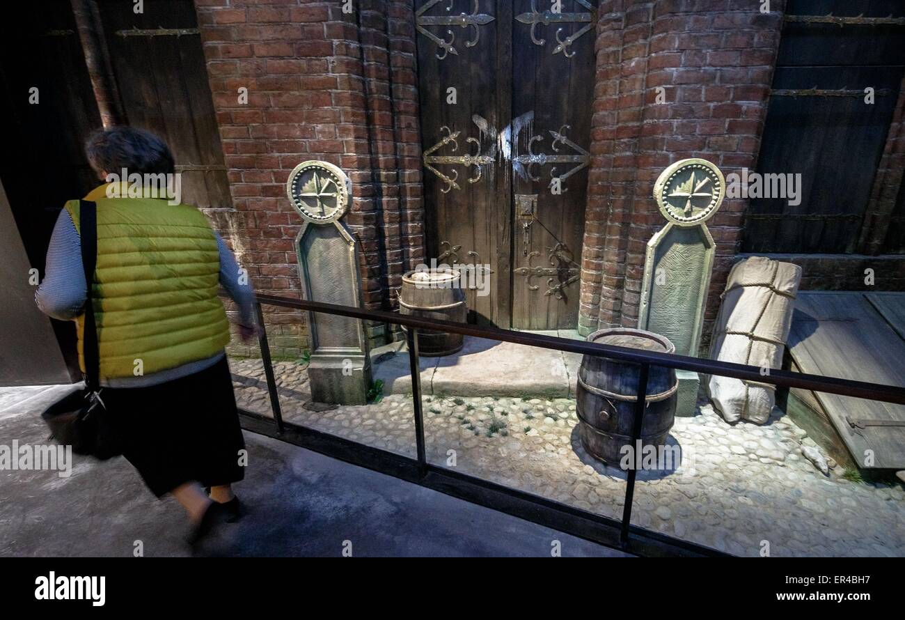 Une installation à la recherche à la peste au moyen âge dans la Ligue hanséatique au nouveau Europaeischen Hansemuseum (Européen Musée hanséatique) à Luebeck, Allemagne, le 26 mai 2015. Le musée est ouvert au public sur le 30 mai 2015. Photo : Markus Scholz/dpa Banque D'Images