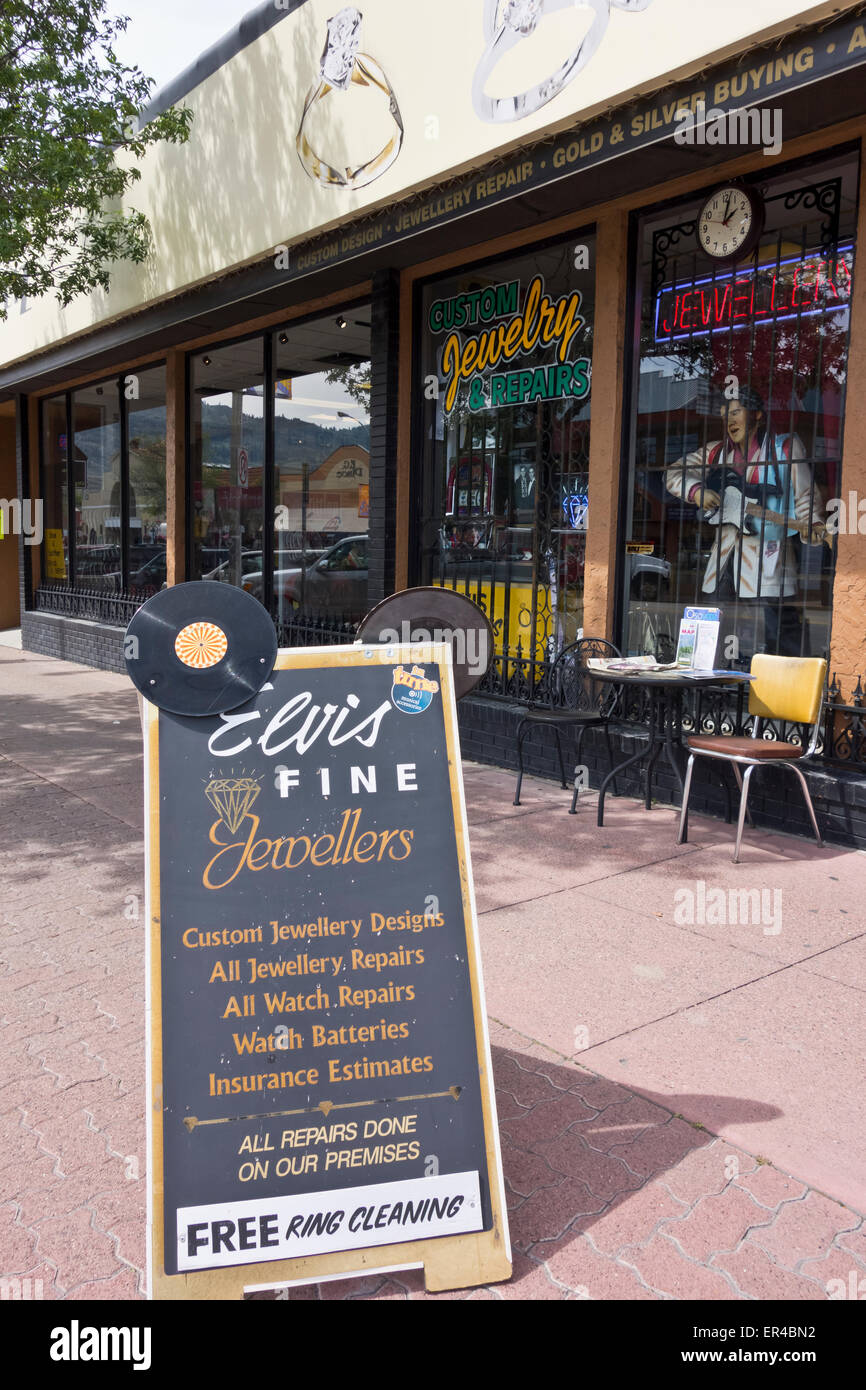 Elvis Fine Jewellers magasin dans le centre-ville d'Osoyoos, Colombie-Britannique Canada. Magasin de bijoux à l'extérieur, en mode fenêtre et signe. Banque D'Images