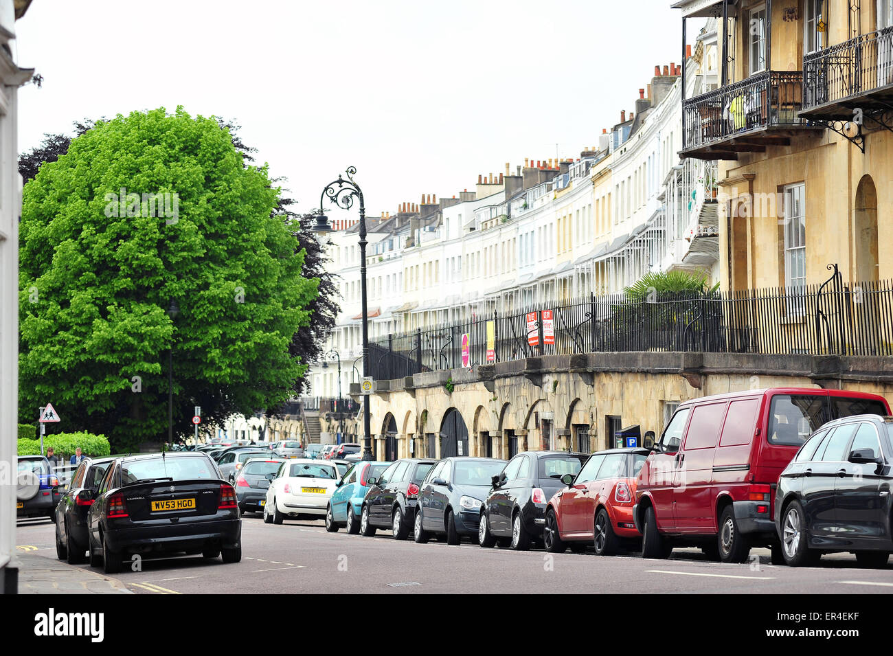 Une ligne incurvée des terrasses situé le long de la Royal York dans la région de Clifton Crescent de Bristol. Banque D'Images