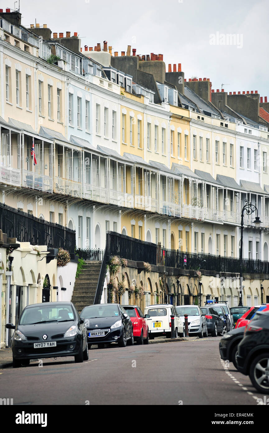 Une ligne incurvée des terrasses situé le long de la Royal York dans la région de Clifton Crescent de Bristol. Banque D'Images