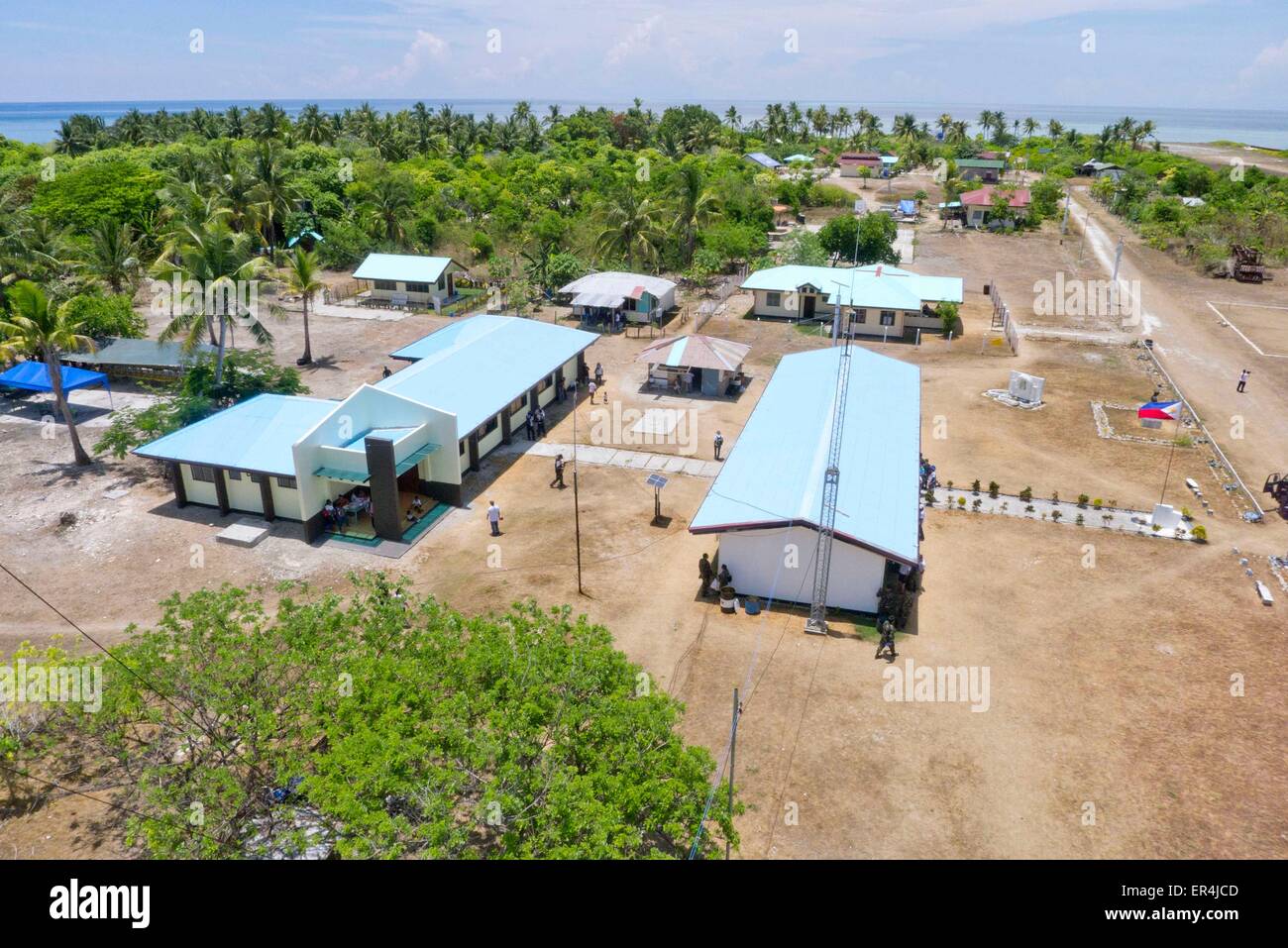 Une vue du dessus de l'île de Pag-asa, le plus grand territoire occupé par les Philippines dans la mer de Chine du Sud, le 11 mai 2015. Résidents sur la 37 hectares, face à un accroissement des tensions que la Chine mène des travaux de restauration sur un récif à proximité. Malgré le danger, ils restent mis à stimuler les Philippines. Photo : Girlie Linao/dpa Banque D'Images