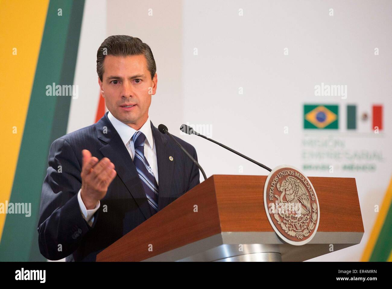 La ville de Mexico, Mexique. 26 mai, 2015. Le Président du Mexique, Enrique Peña Nieto, prononce un discours lors de la réunion d'entreprise Mexico-Brazil, dans la ville de Mexico, capitale du Mexique, le 26 mai 2015. © NOTIMEX/Xinhua/Alamy Live News Banque D'Images