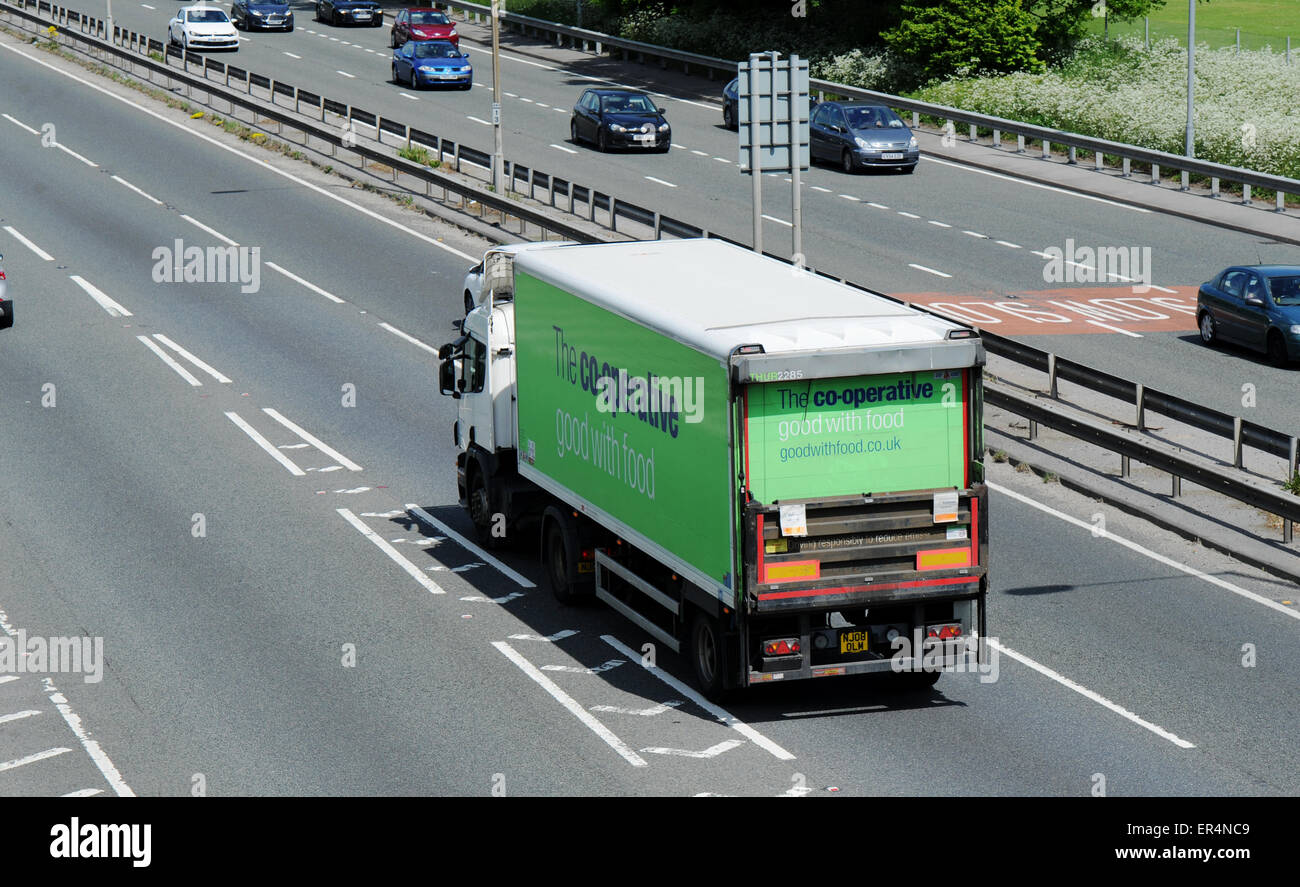 Co-Operative camion de livraison sur la route Brighton UK Banque D'Images