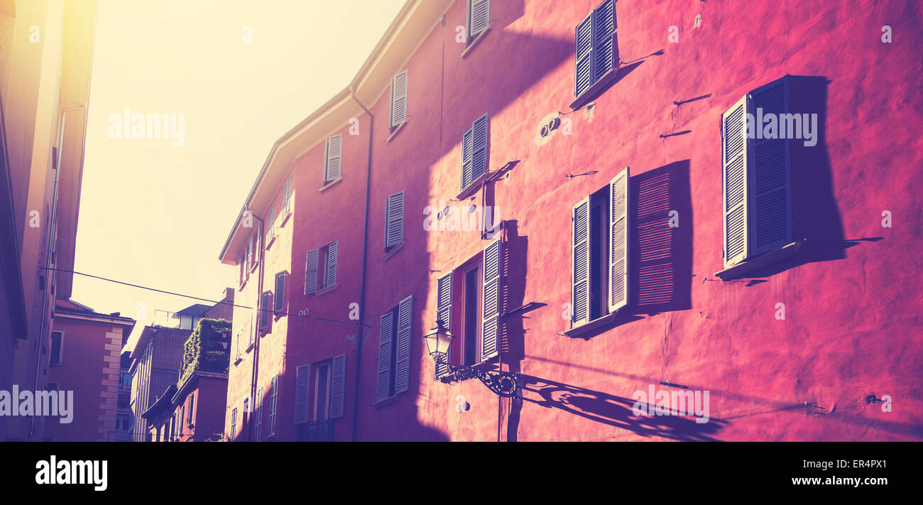 Vintage photo panoramique d'une rue au coucher du soleil, de Parme en Italie. Banque D'Images