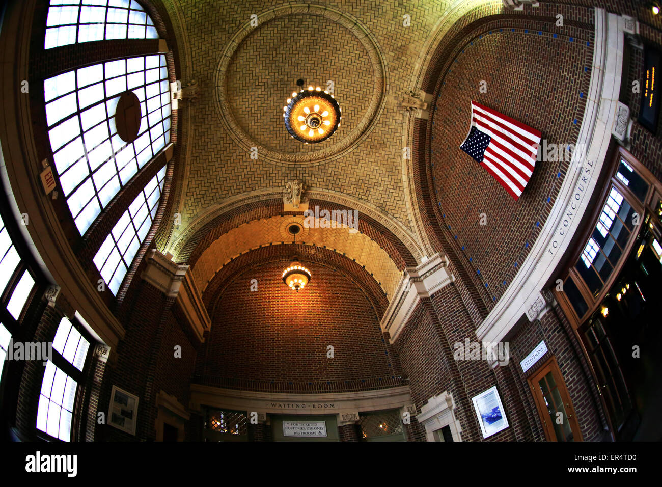 Intérieur de Yonkers gare sur la ligne d'Hudson Metro North Yonkers New York Banque D'Images