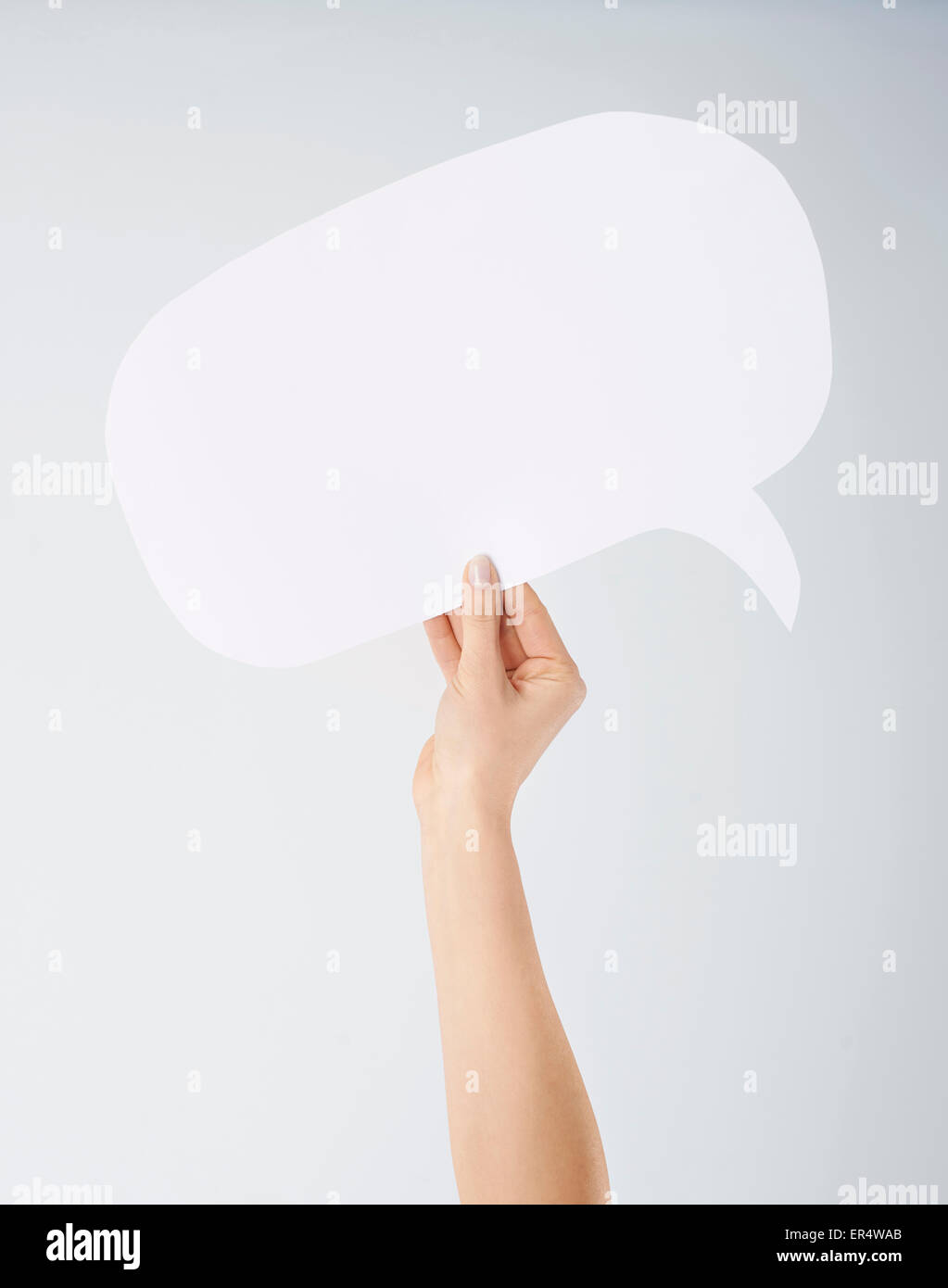 Hand holding empty speech bubble. Debica, Pologne Banque D'Images