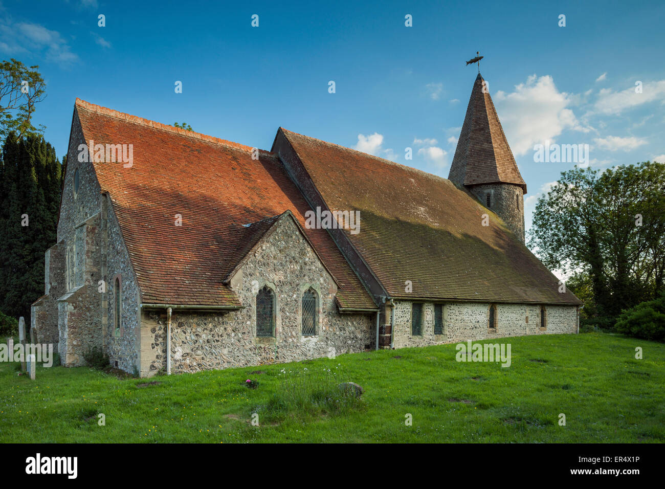 Soirée de printemps à Piddinghoe l'église du village dans l'East Sussex, Angleterre. Banque D'Images