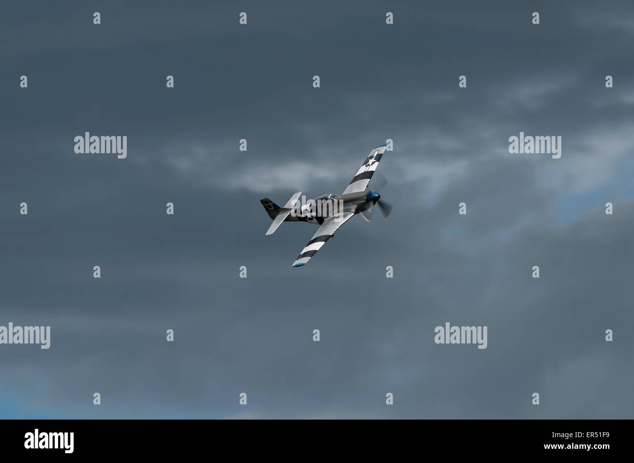 Mustang P51-D ''Jacques Jumpin' à la Shuttleworth Collection VE Day Airshow", ancien directeur de l'aérodrome, 3 mai 2015 Banque D'Images