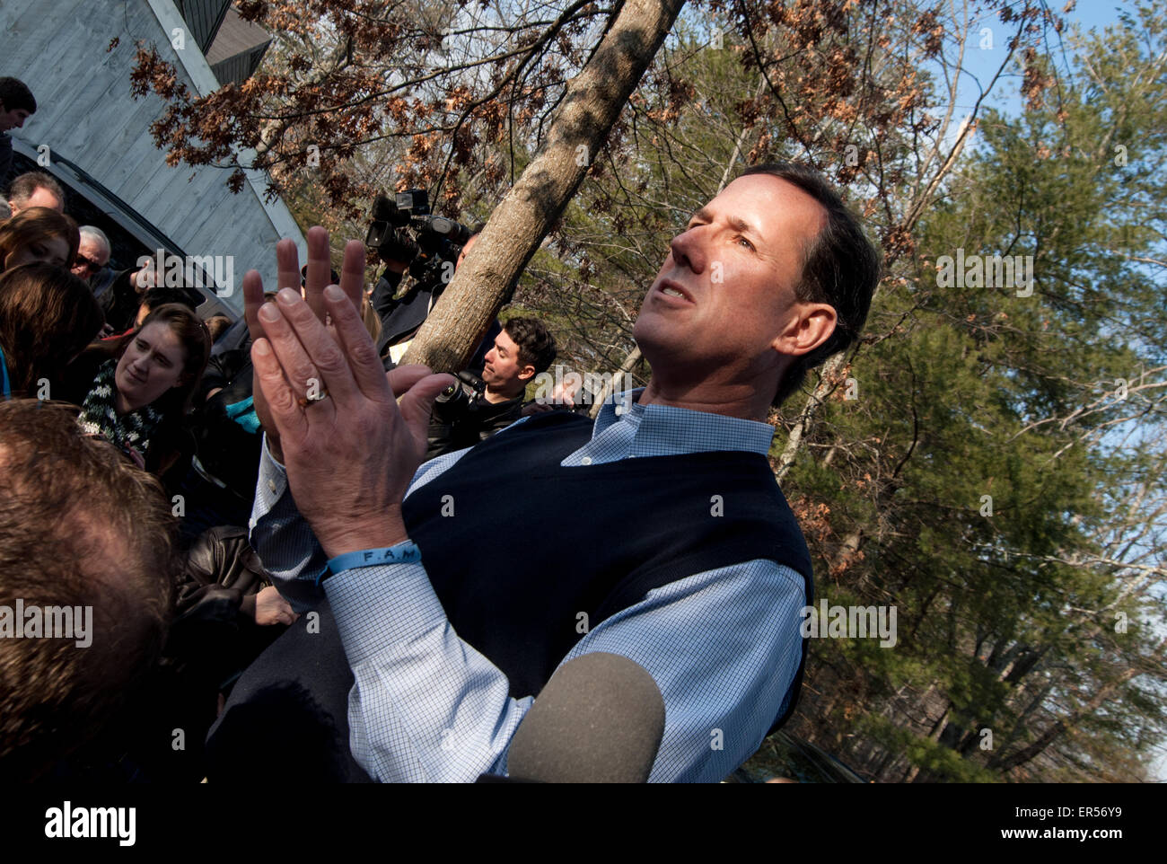 Ancien sénateur des États-Unis Pennsylvanie Rick Santorum parle dans Hollis, New Hampshire, le 7 janvier 2012, au cours de l'NH primaire. Banque D'Images Ancien sénateur des États-Unis Pennsylvanie Rick Santorum parle dans Hollis, New Hampshire, le 7 janvier 2012, au cours de l'NH primaire. Banque D'Images