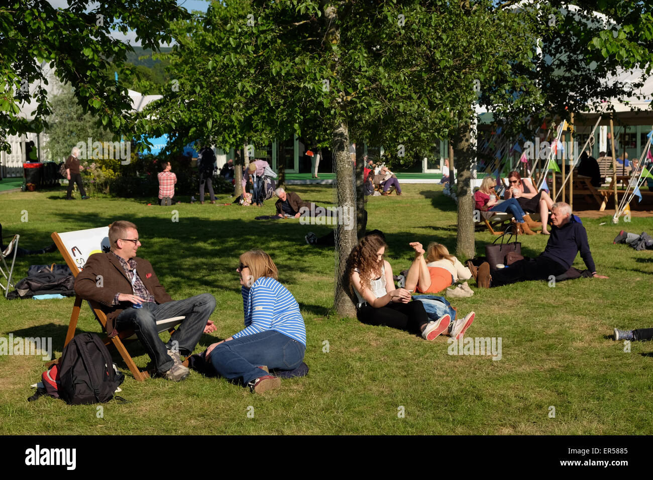 Hay Festival soirée sur les pelouses du Festival Mai 2015 Banque D'Images