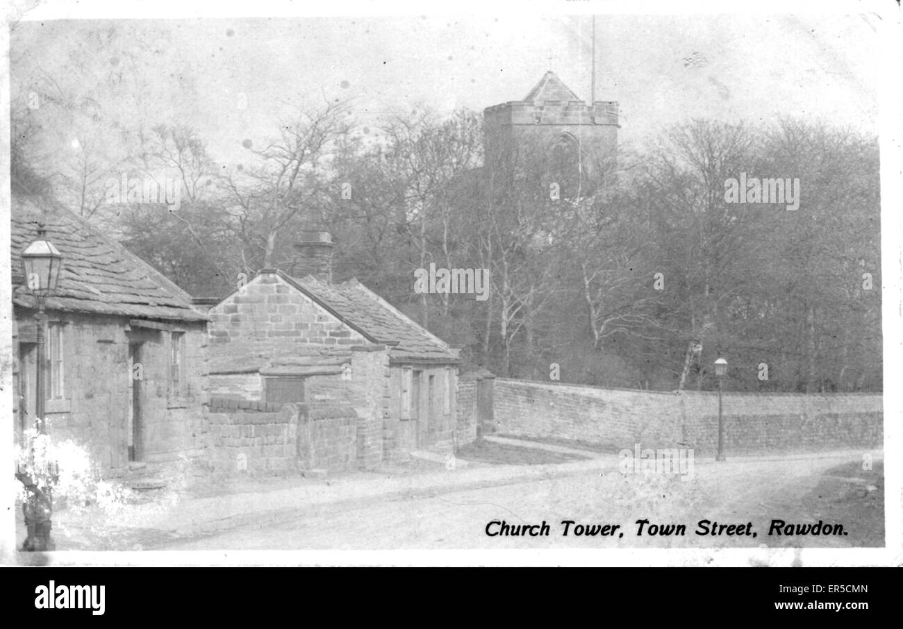 Church Tower & Town Street, Rawdon, Yorkshire Banque D'Images