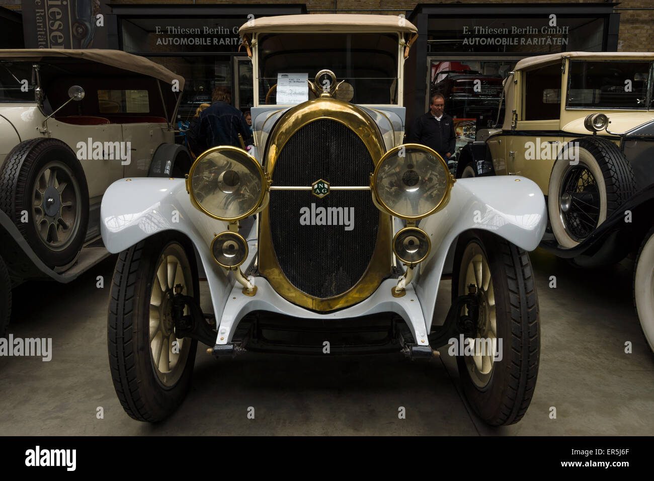 BERLIN - 10 MAI 2015 : Vintage car du constructeur allemand NAG C4 10/30 Phaeton. 28e Journée Oldtimer Berlin-brandebourg Banque D'Images