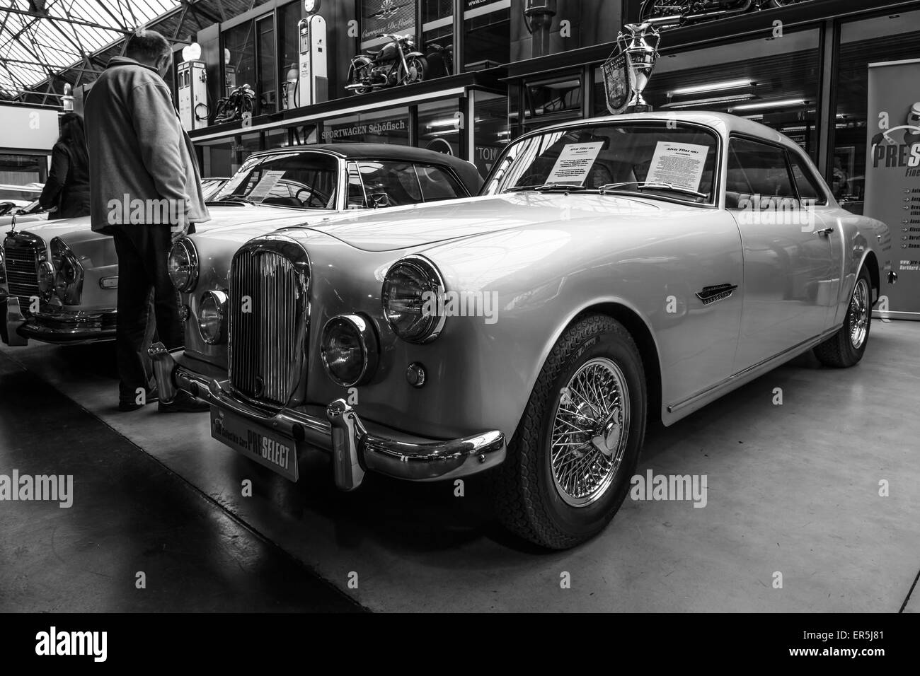 BERLIN - 10 MAI 2015 : berline sport britannique Alvis TD 21 Mk I, 1960. Noir et blanc. 28e Journée Oldtimer Berlin-brandebourg Banque D'Images