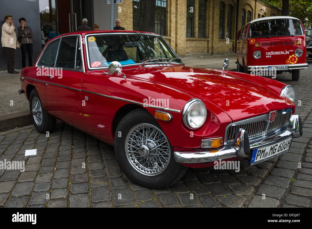 BERLIN - 10 MAI 2015 : Vintage car MGB GT, dessinée par Pininfarina, 1974. La 28e Journée Oldtimer Berlin-brandebourg Banque D'Images