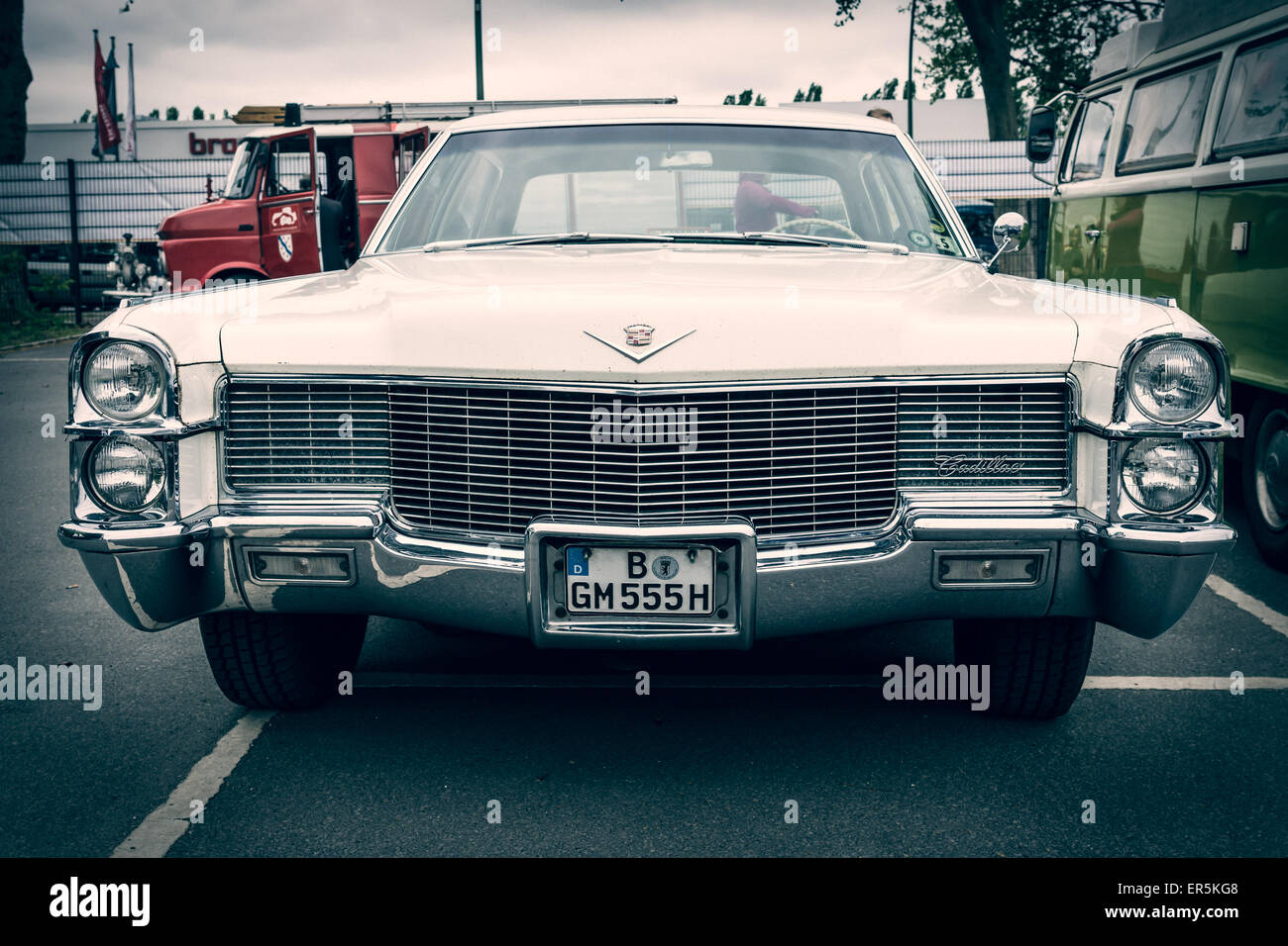 Voiture de luxe pleine grandeur Cadillac Sedan de Ville Banque D'Images