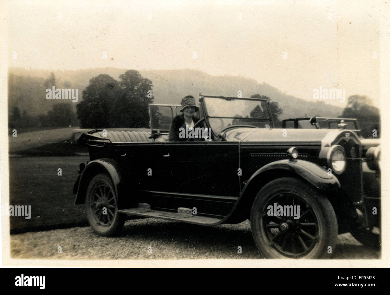 carte postale photo d'epoque cabriolet automobile 1925 environ 