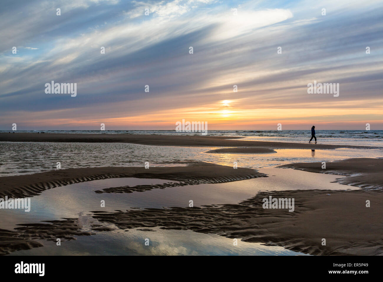 Plage au coucher du soleil, l'île de Juist, Nationalpark, Mer du Nord, îles de la Frise orientale, Parc National, Site du patrimoine mondial de l'UNESCO, à l'Est Fr Banque D'Images