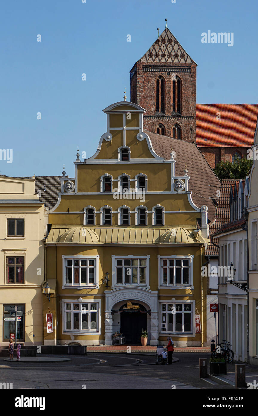Centre de la vieille ville de Wismar avec Nikolai church, Wismar, Mecklenburg Vorpommern, Allemagne Banque D'Images