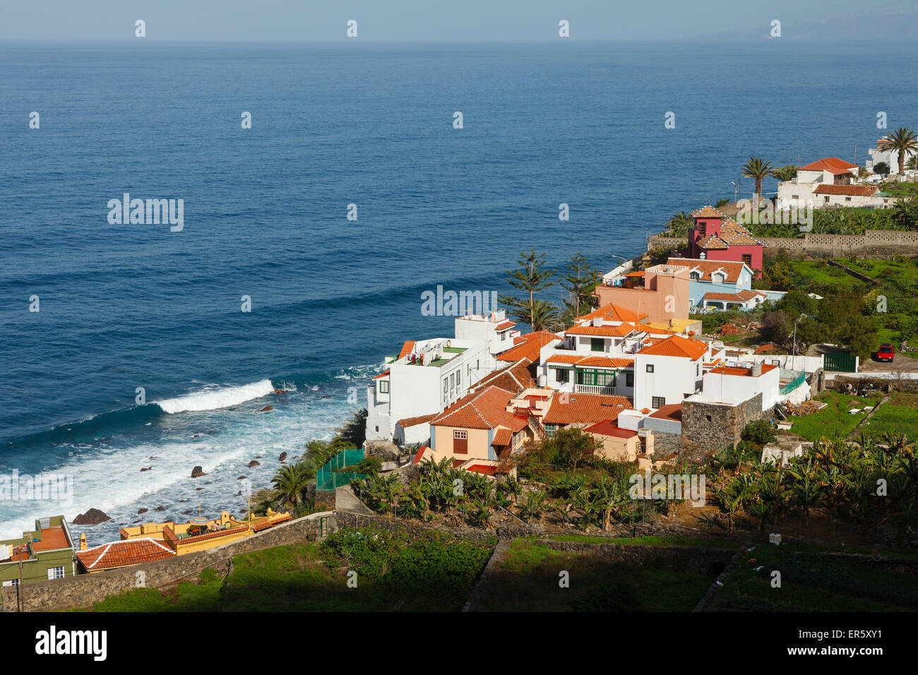 Maisons le long de la côte, Barranco de Ruiz, près de Los Realejos, océan Atlantique, Tenerife, Canaries, Espagne, Europe Banque D'Images