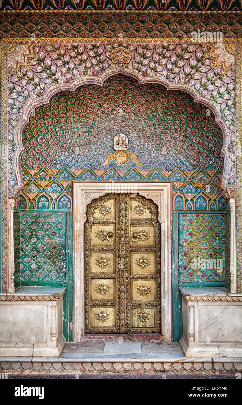 Rose gate porte, dans les palais de la ville de Jaipur, Rajasthan, Inde Banque D'Images