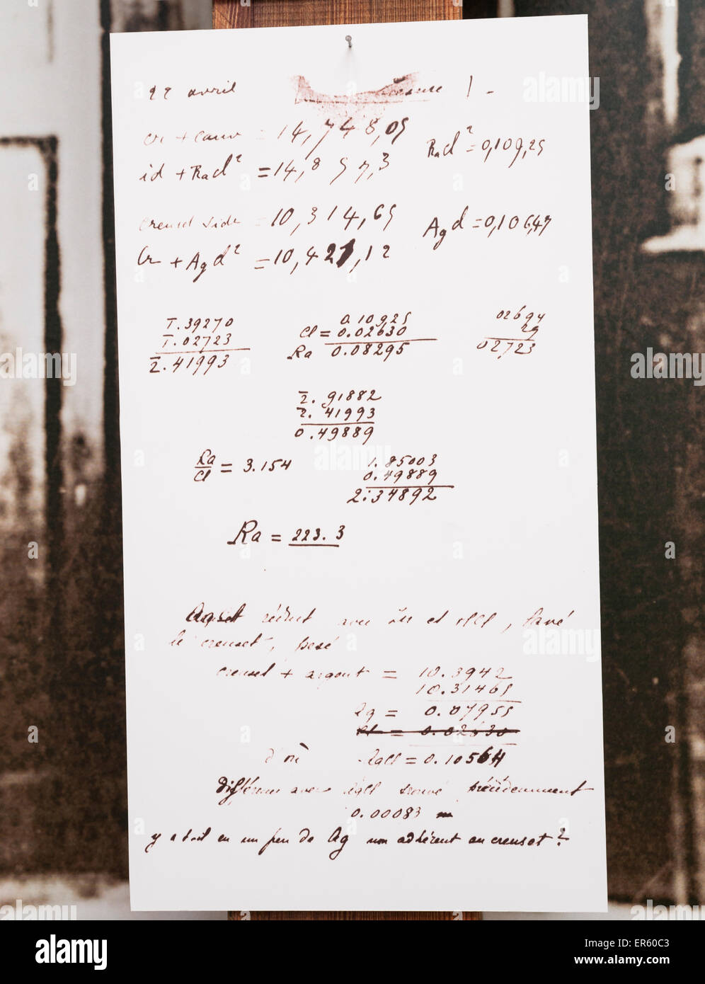 Exemplaire de Madame Marie Curie équations scientifiques de radium que ce physicien et Prix Nobel, Marie Curie a découvert Muse Banque D'Images