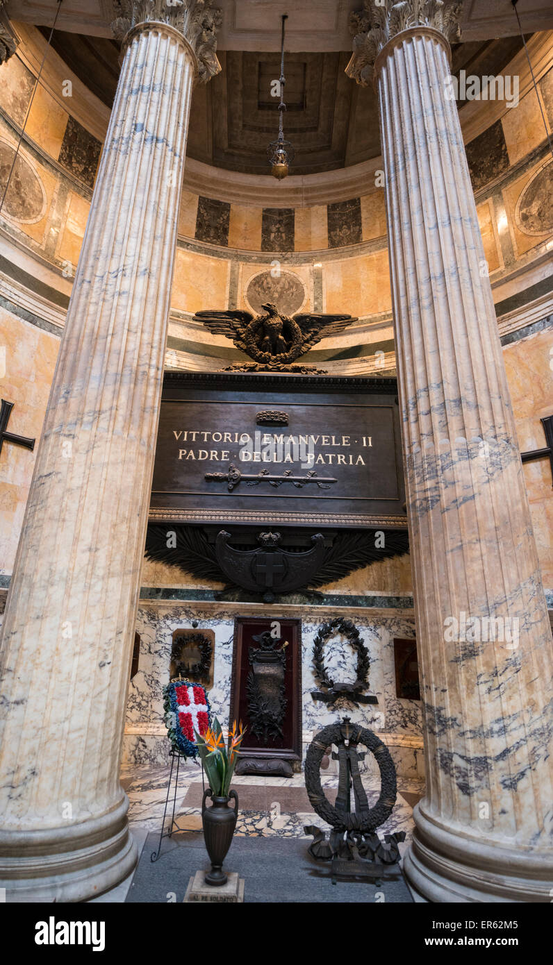 Tombeau du roi Victor-Emmanuel II dans le Panthéon, Piazza della Rotonda, Rome, Latium, Italie Banque D'Images