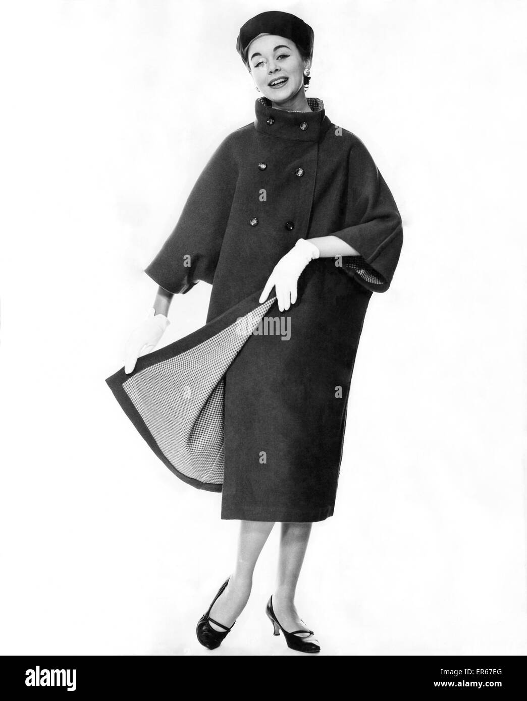 Les vêtements Fashion 1957 : Modèle Jackie Jackson. Décembre 1957 P021512 Banque D'Images