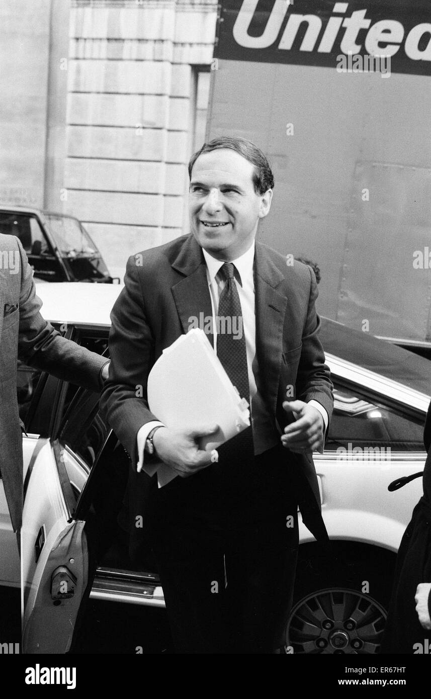Le commerce et l'Industrie Secrétaire Leon Brittan arrive à la Royal Society of Arts de Londres pour le lancement officiel de l'année 1986 de l'industrie. 16 janvier 1986. Banque D'Images